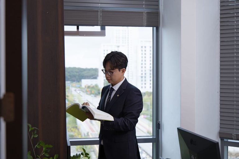 인천경찰조사동행변호사 법률사무소 뉴원의 대표변호사