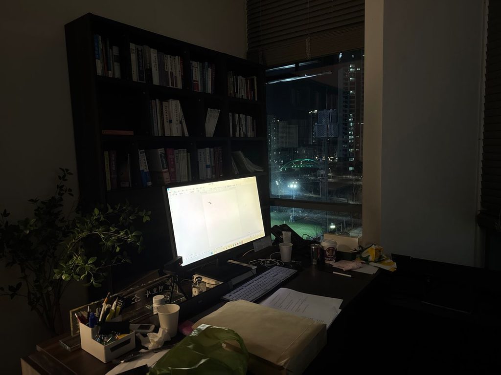 인천교통사고과실비율분쟁, 전문 변호사의 책상